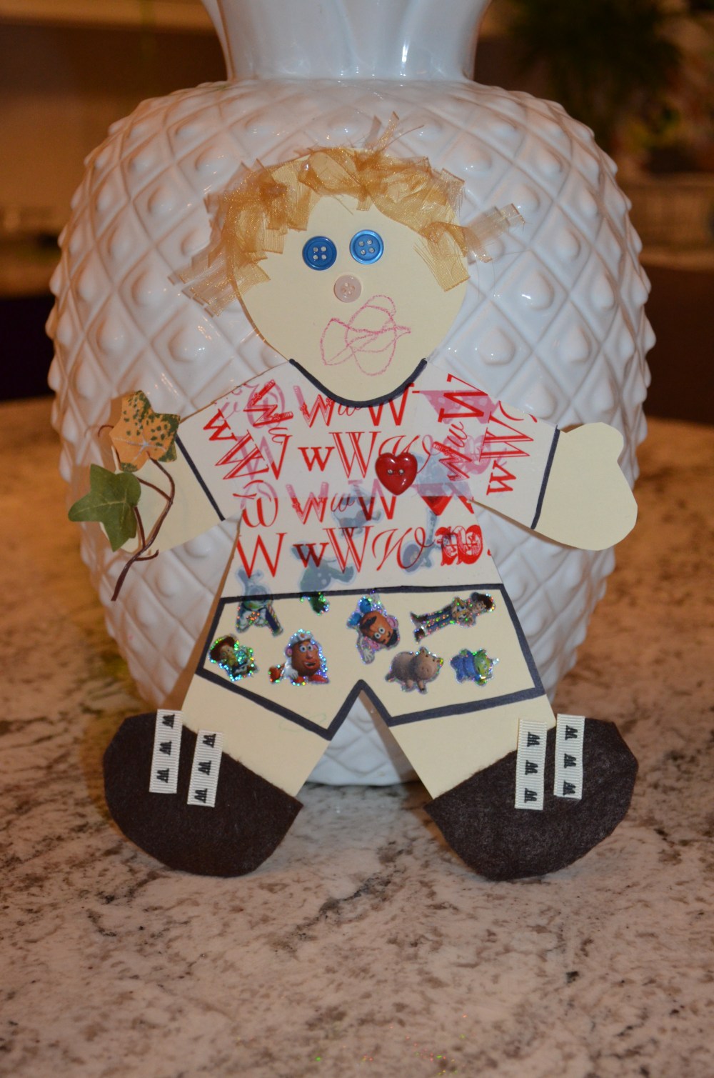 We did this last year for Heidi's 2y/o preschool class.  Such a cute project.  Wyatt and I had a blast making it!