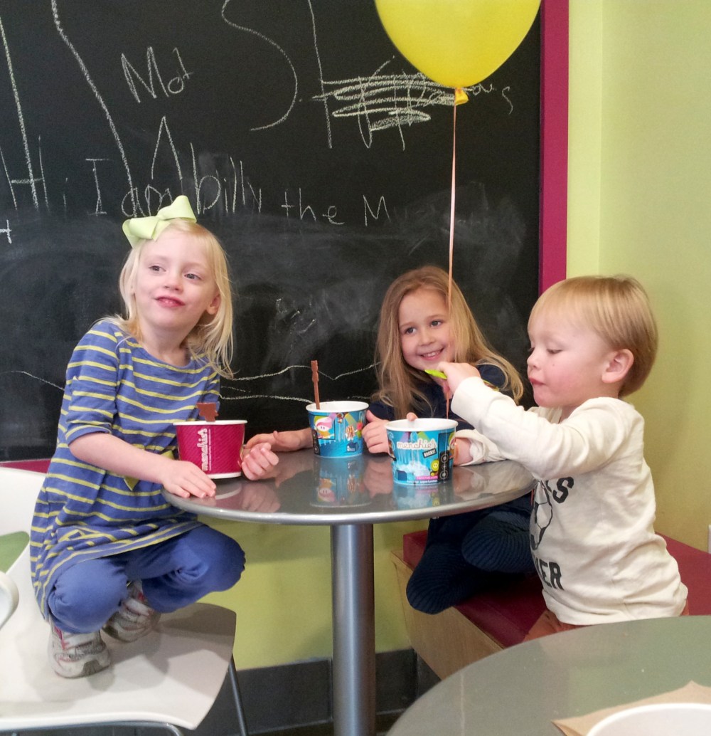We met one set of cousins, 2nd cousins, and an aunt and uncle for dinner and frozen yogurt one night.  Pictured are 3 of the 4 2nd cousins here tonight.  The 4th isn't ice cream ready yet, so he's hanging out a little further down the bench.
