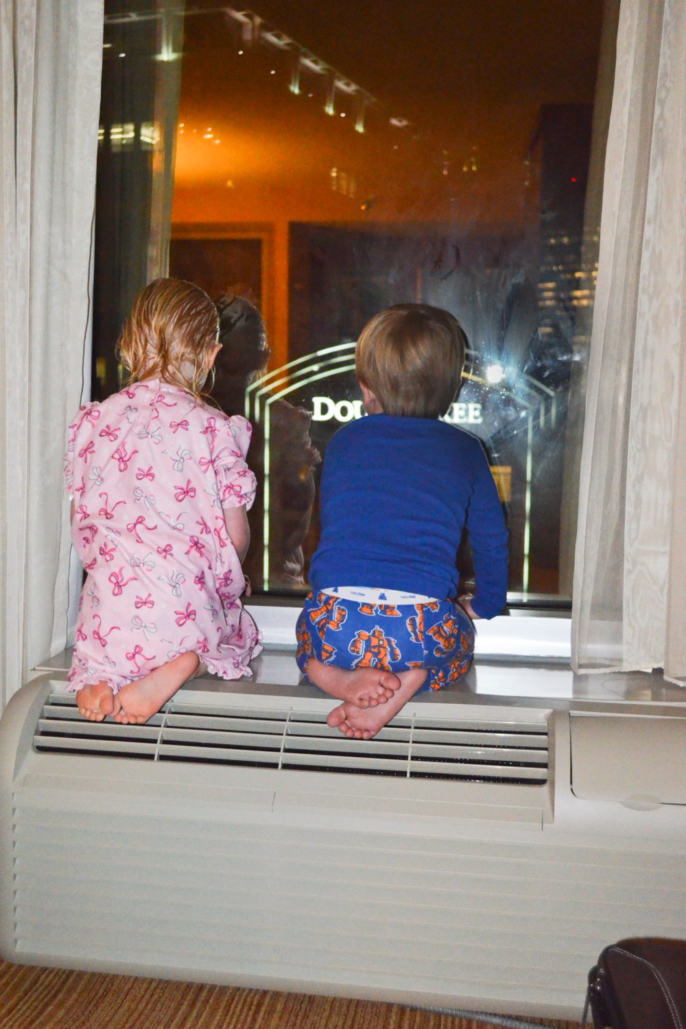 We have arrived in Atlanta for a weekend visit!  The kids are thrilled with the tall buildings, the birds-eye view and our hotel suite.  First timers for all three!